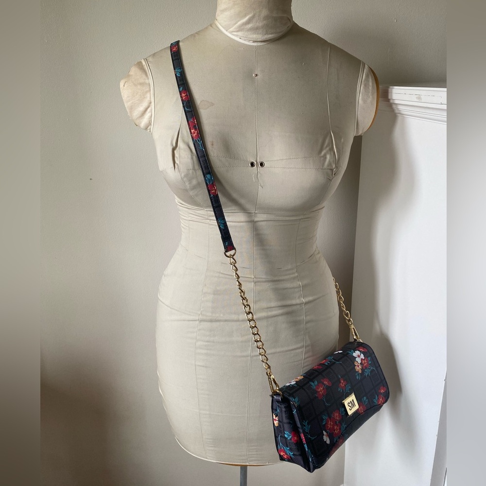 Steve Madden BTory Floral Crossbody Bag - Picture 10 of 10